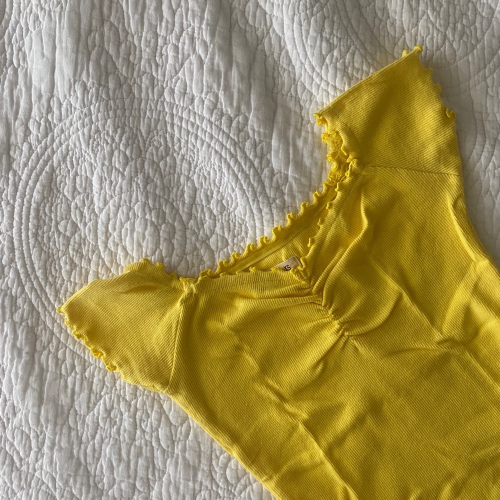 Hollister ruffle trim crop top